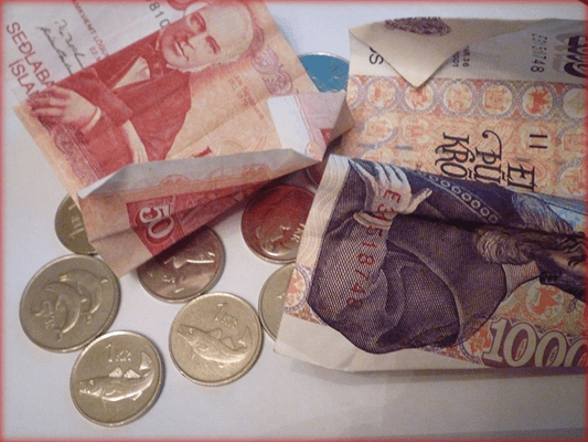 Monedas y billetes en Islandia