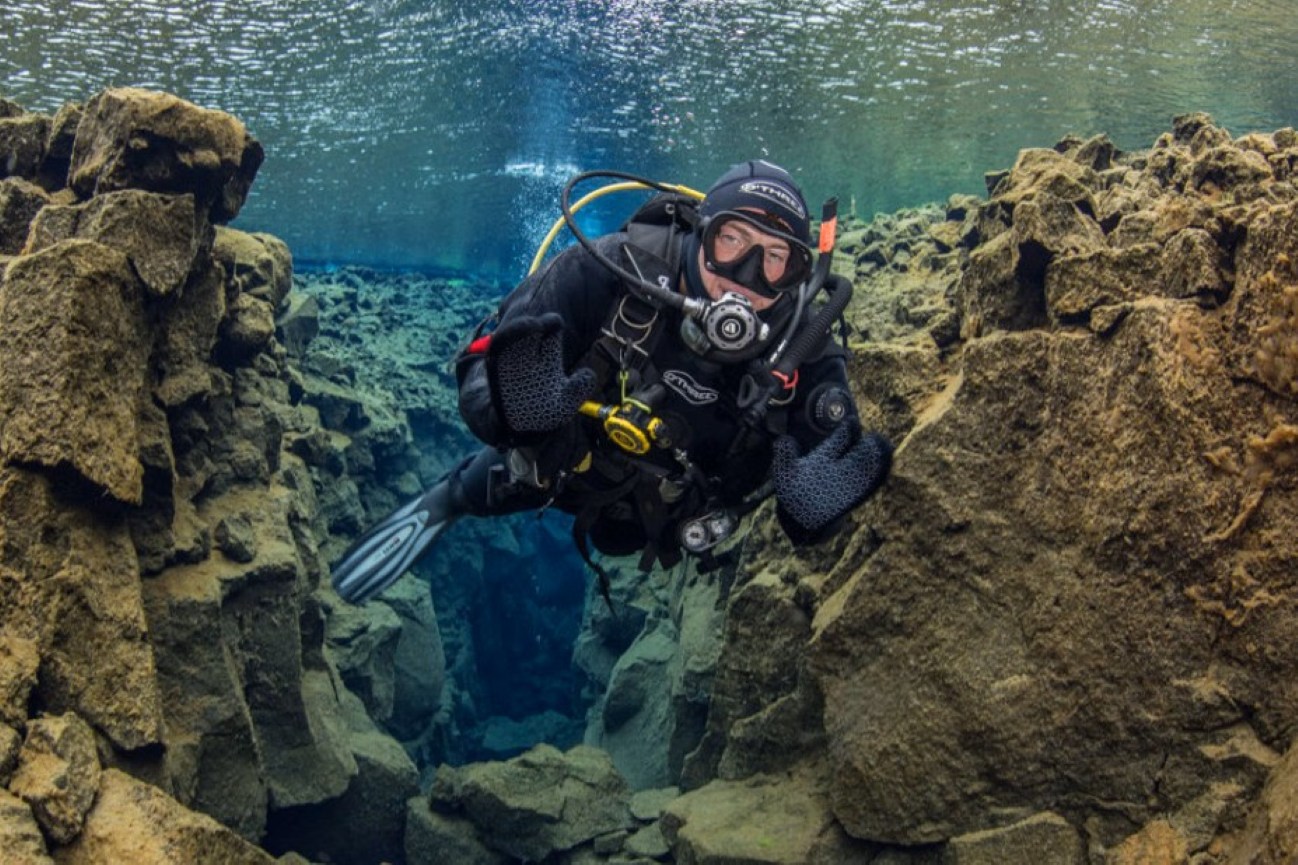 Diving day tour in Silfra Fissure
