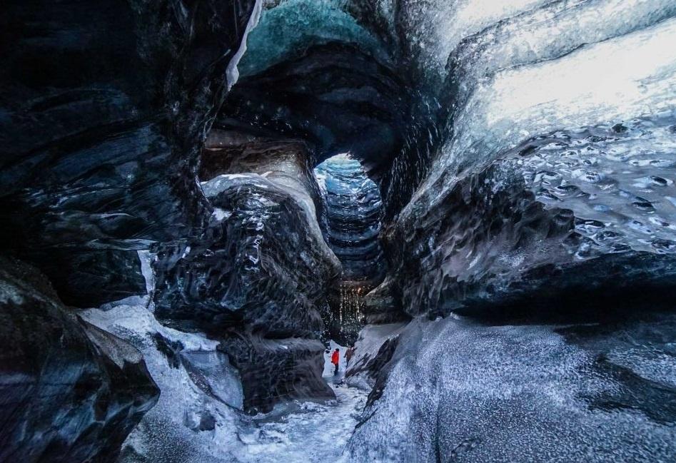 Excursión a la cueva de hielo en Islandia, viaje de dos días por sur de Islandia.