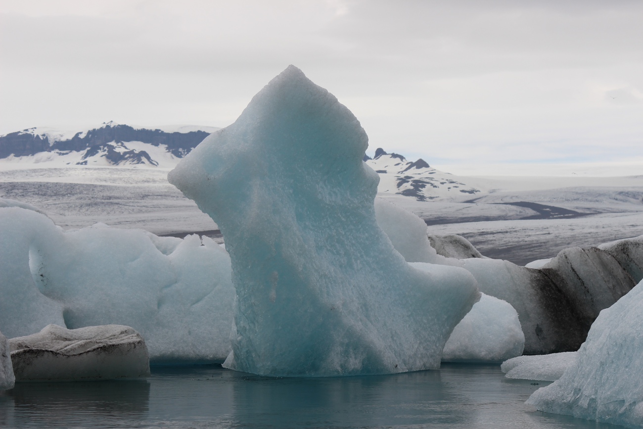 Laguna glaciar Jökulsárlón con icebergs en Islandia