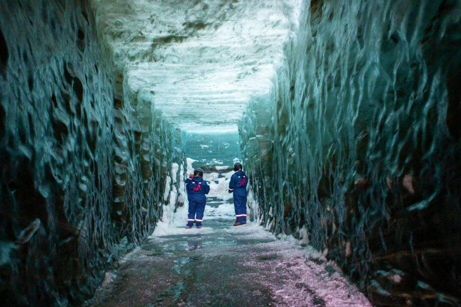 Con motos de nieve hasta el túnel en glaciar Langjokull