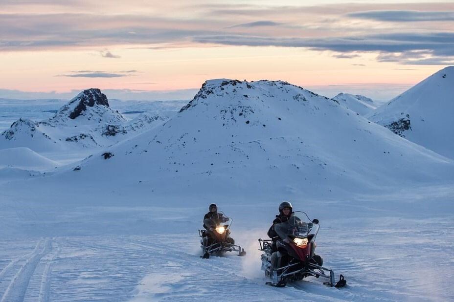 Motos de nieve en el glaciar Langjökull