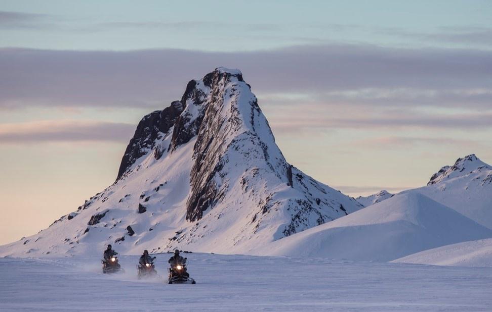 Snowmobile experience of the Langjökull Glacier 