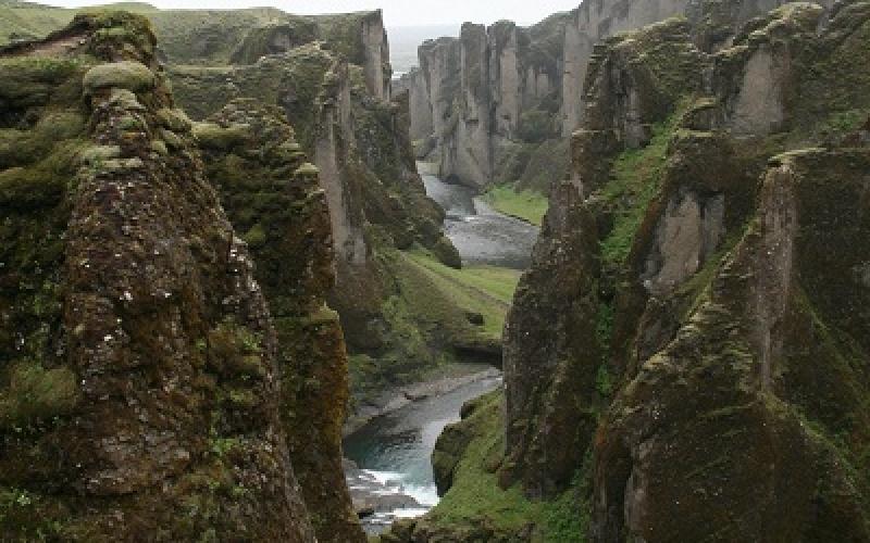Cañón Fjaðrárgljúfur en Islandia