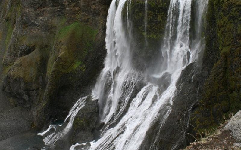 Cascada Fagrifoss en Islandia