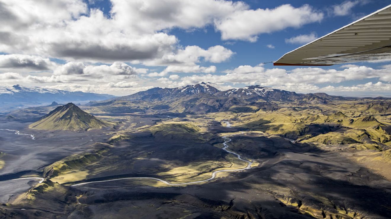 scenic-flight-over-landmannalaugar-valley
