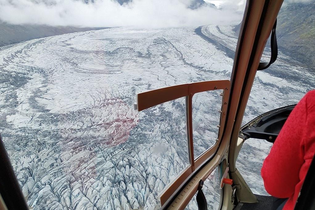 Helicóptero encima del glaciar Vatnajokull