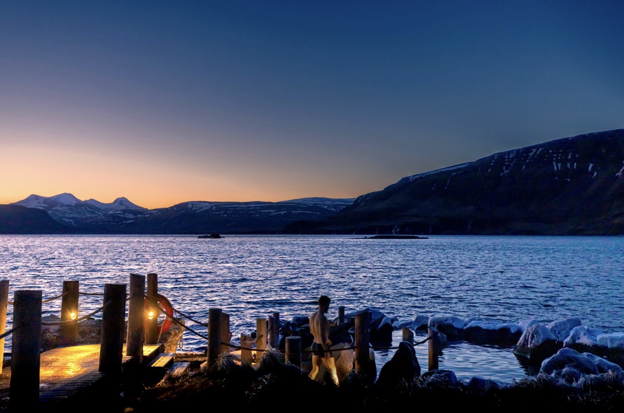 hvammsvik-hot-spring-iceland-at-night
