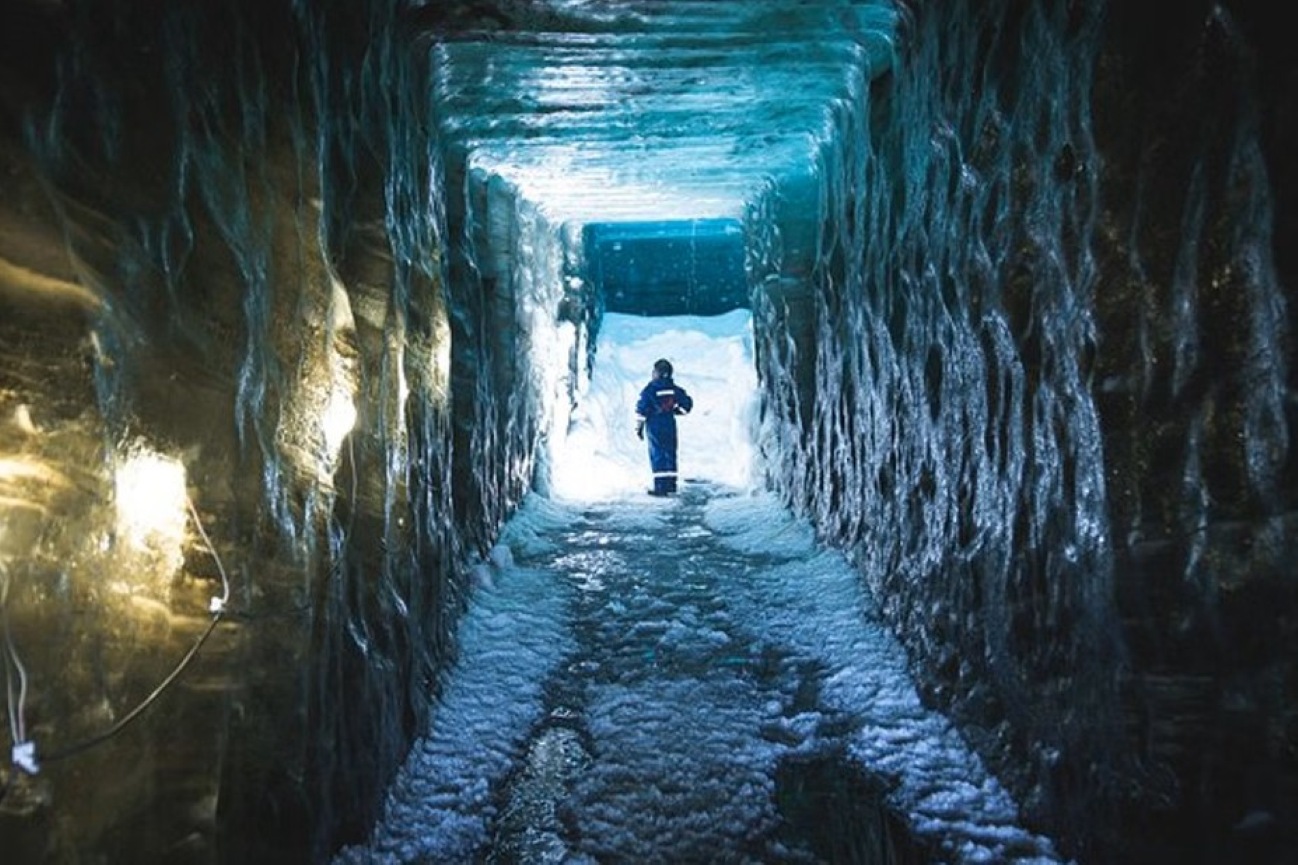 langjokull-snowmobile-ice-cave