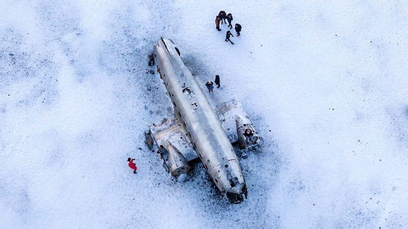 plane-wreck-in-south-iceland