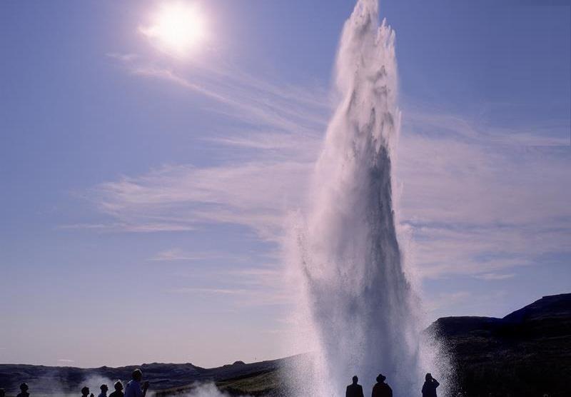 Geysir Strokkur en el Círculo Dorado en Islandia