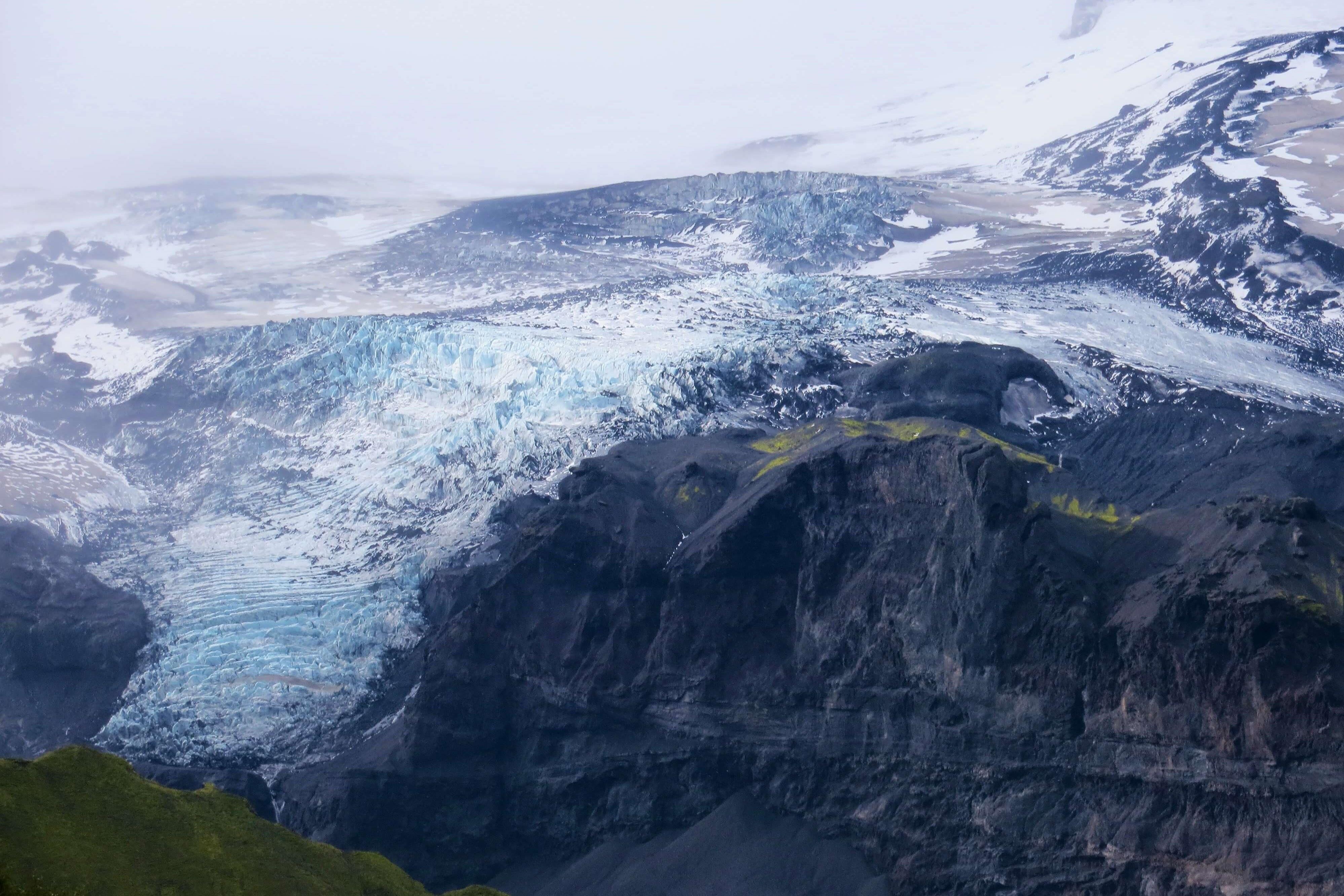 Glaciar desde el valle de Thórsmork en Islandia