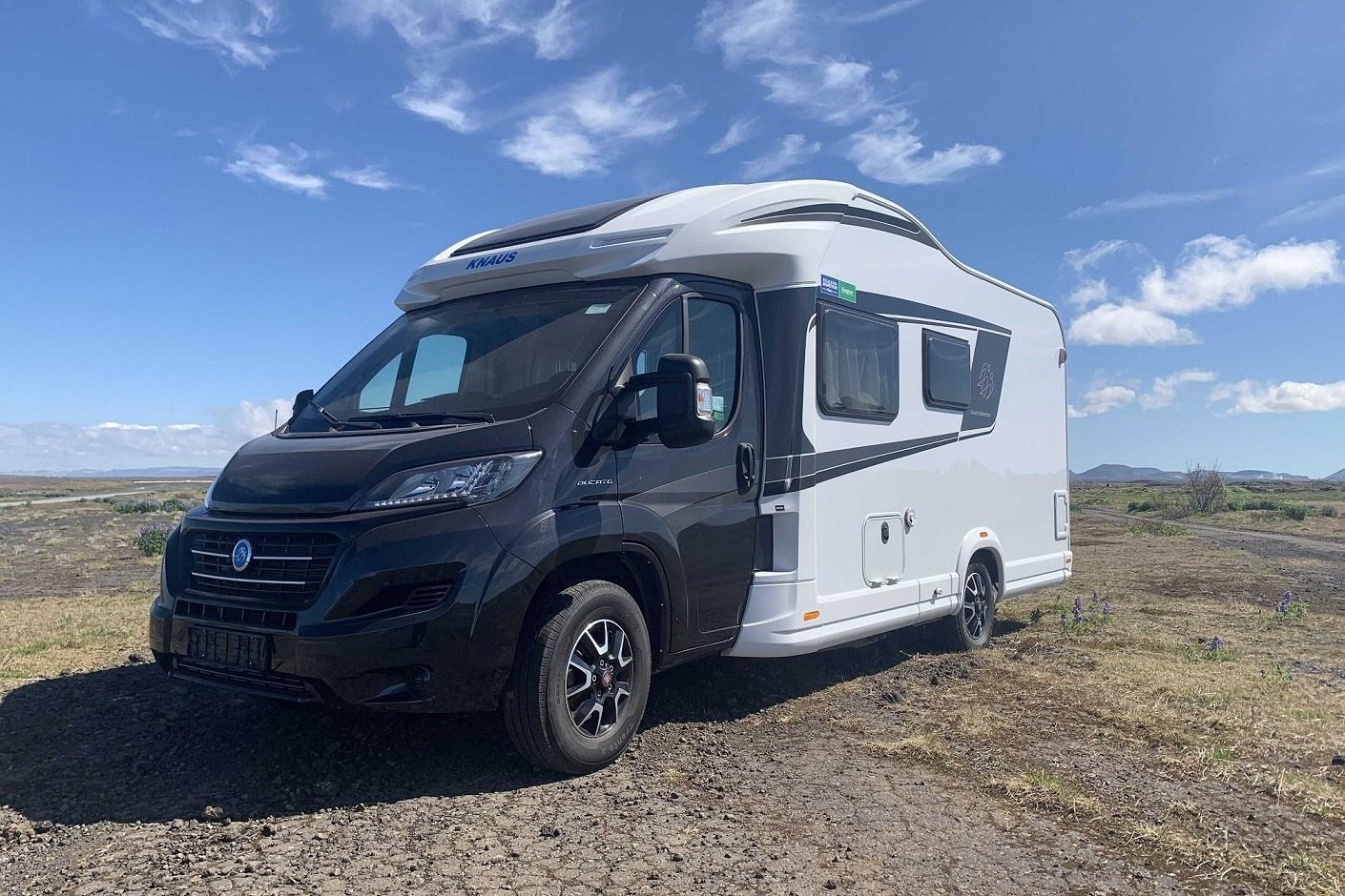 Autocaravana de alquiler de categoría mediana Autocaravana mediana de alquiler en Islandia