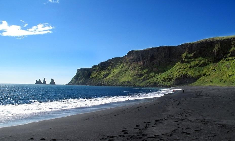 Costa sur de Islanida, playa de arena negra