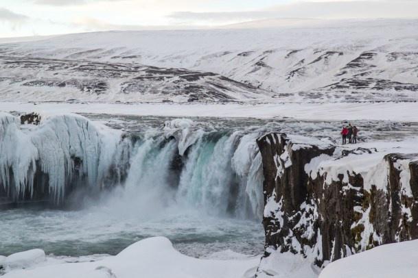 Cascada Godafoss en invierno