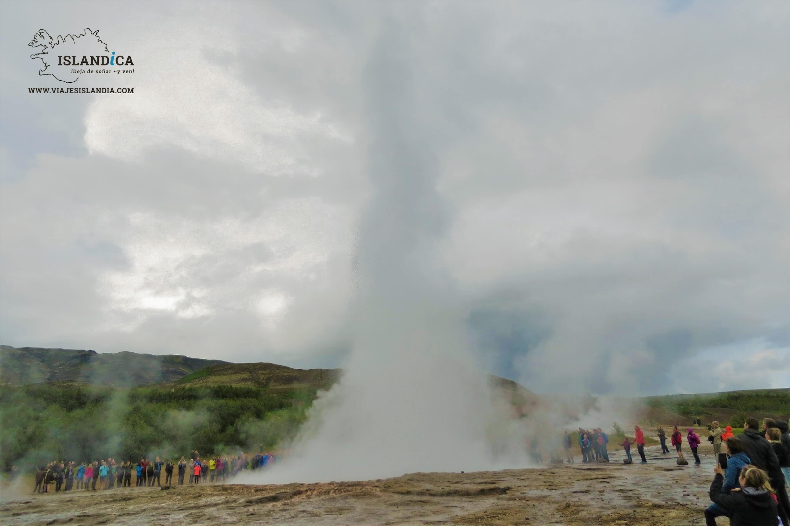 Geysir Strokkur en el Círculo Dorado en Islandia