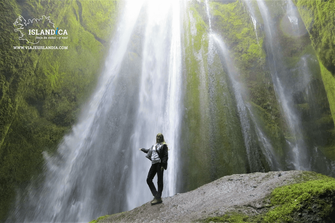 cascada secreta Gljufrabui islandia