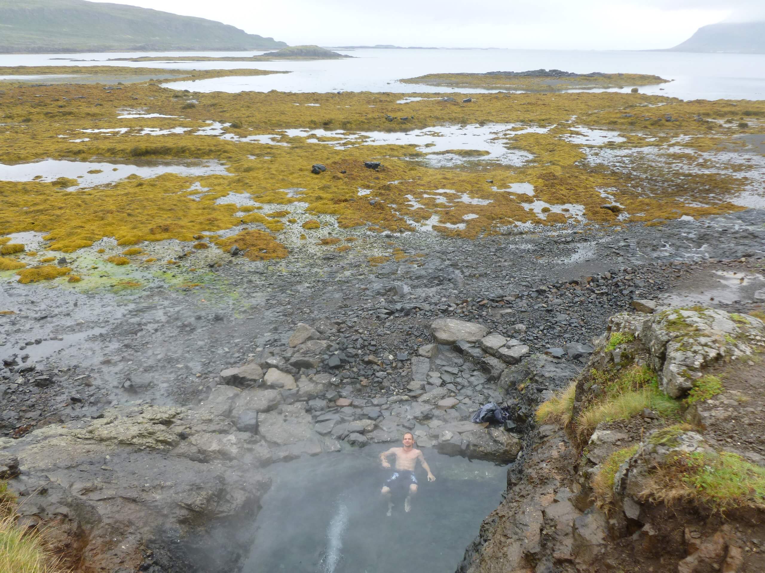 Piscina termal escondida en el oeste de Islandia